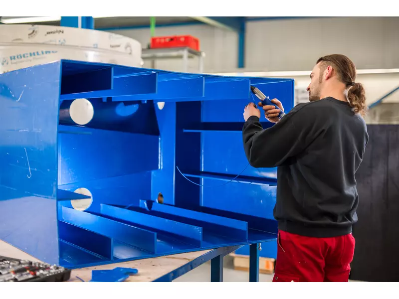 Behälterfertigung in Serie.webp